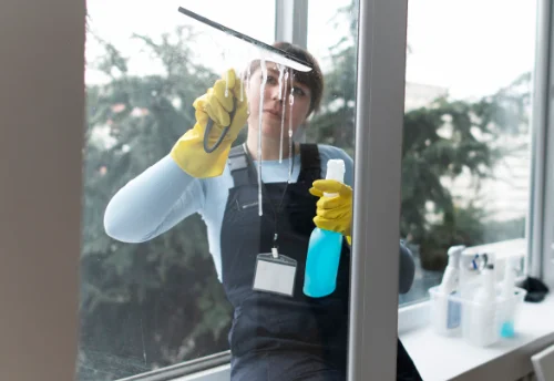 Nettoyage de vitres intérieures et extérieures à Montreuil-Juigné